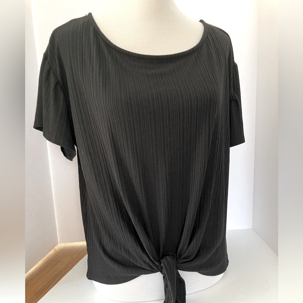 🦋 W5 Women’s Pullover Blouse, Size M, Front Tie Closure, Black, NWT